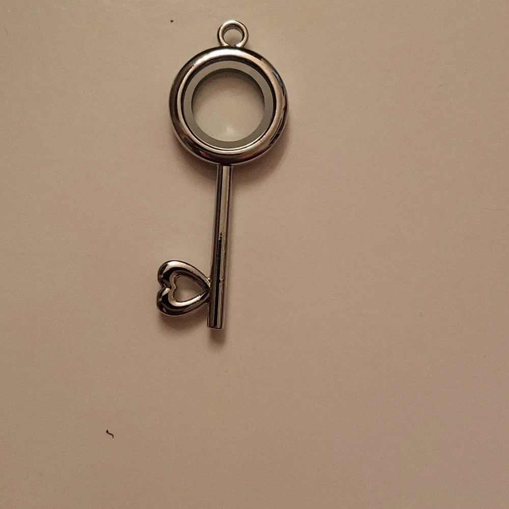 Key locket - Picture 3 of 3
